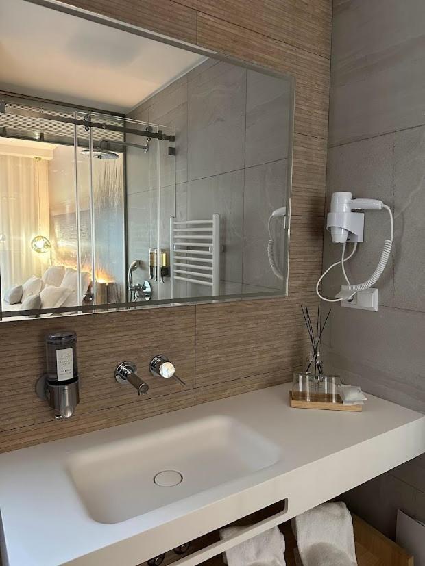 Charm-In Center Hotel Вила Нова де Милфонтеш Екстериор снимка