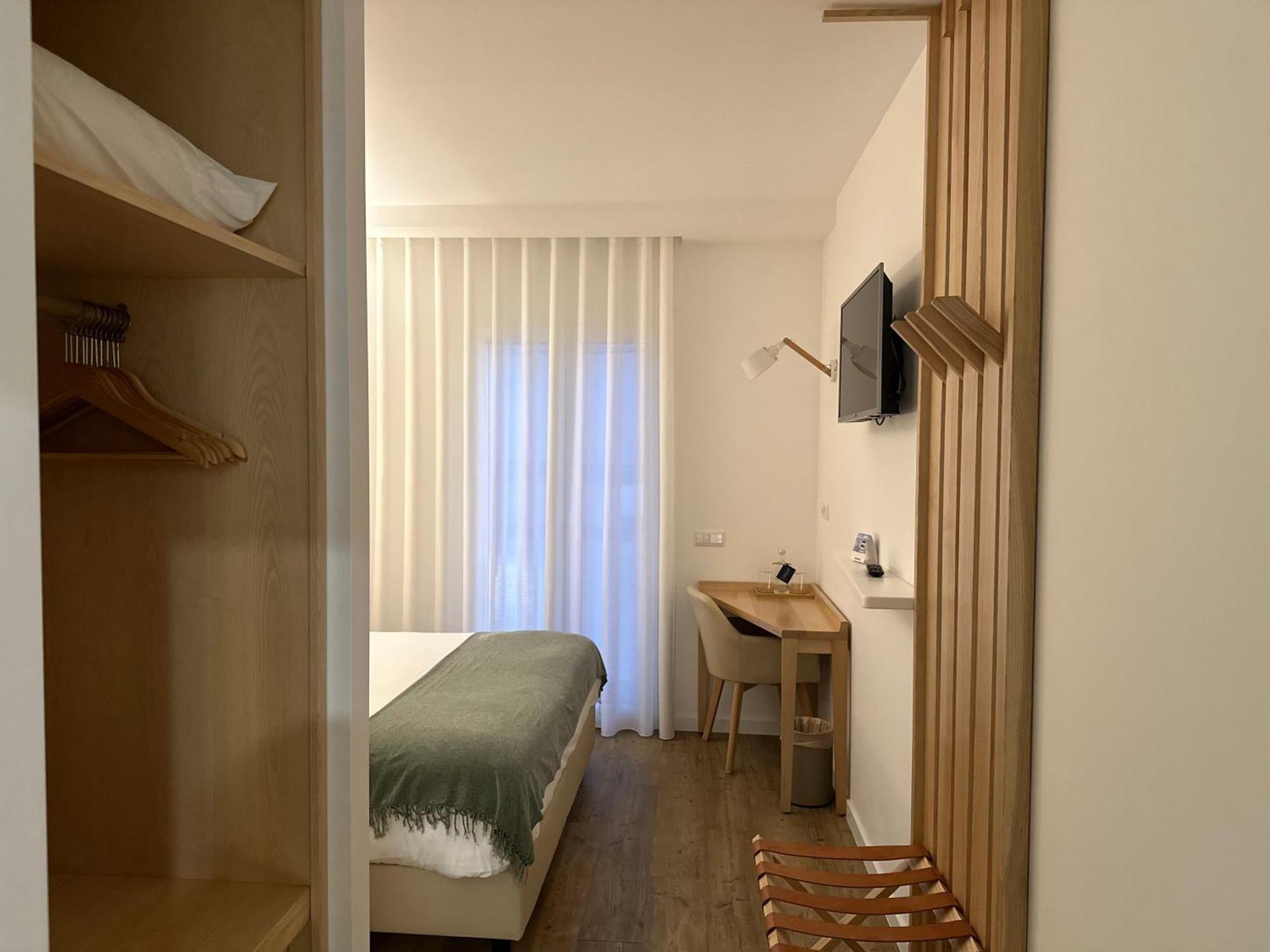 Charm-In Center Hotel Вила Нова де Милфонтеш Екстериор снимка